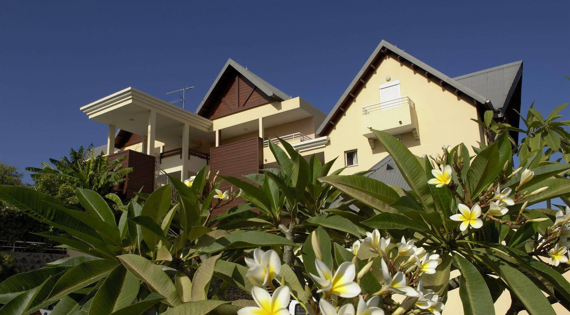 Hotel Le Kerveguen Saint-Gilles-les-Bains Exterior foto
