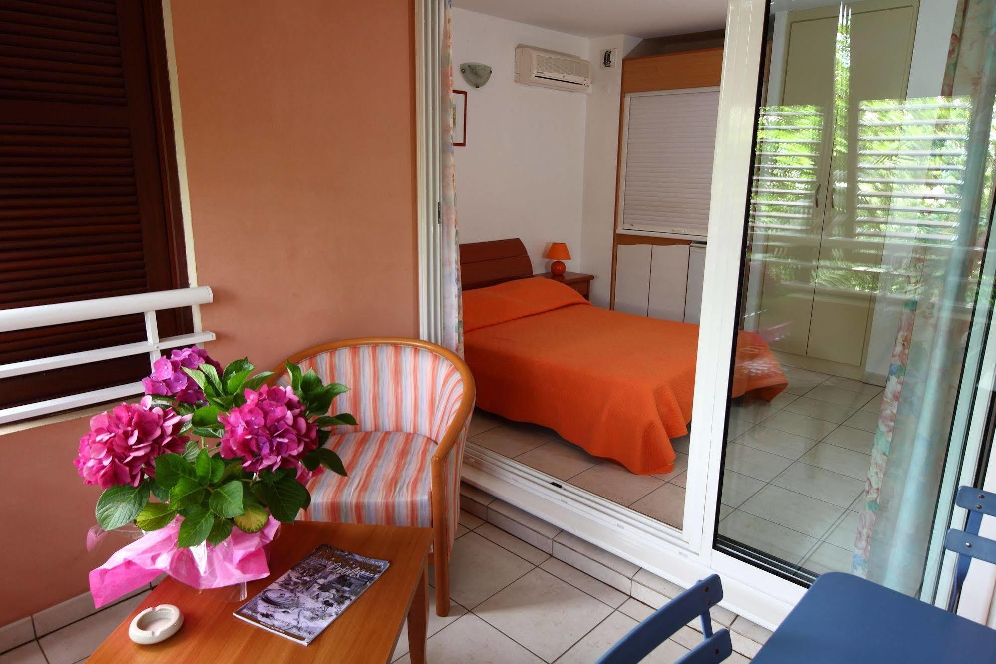 Hotel Le Kerveguen Saint-Gilles-les-Bains Exterior foto